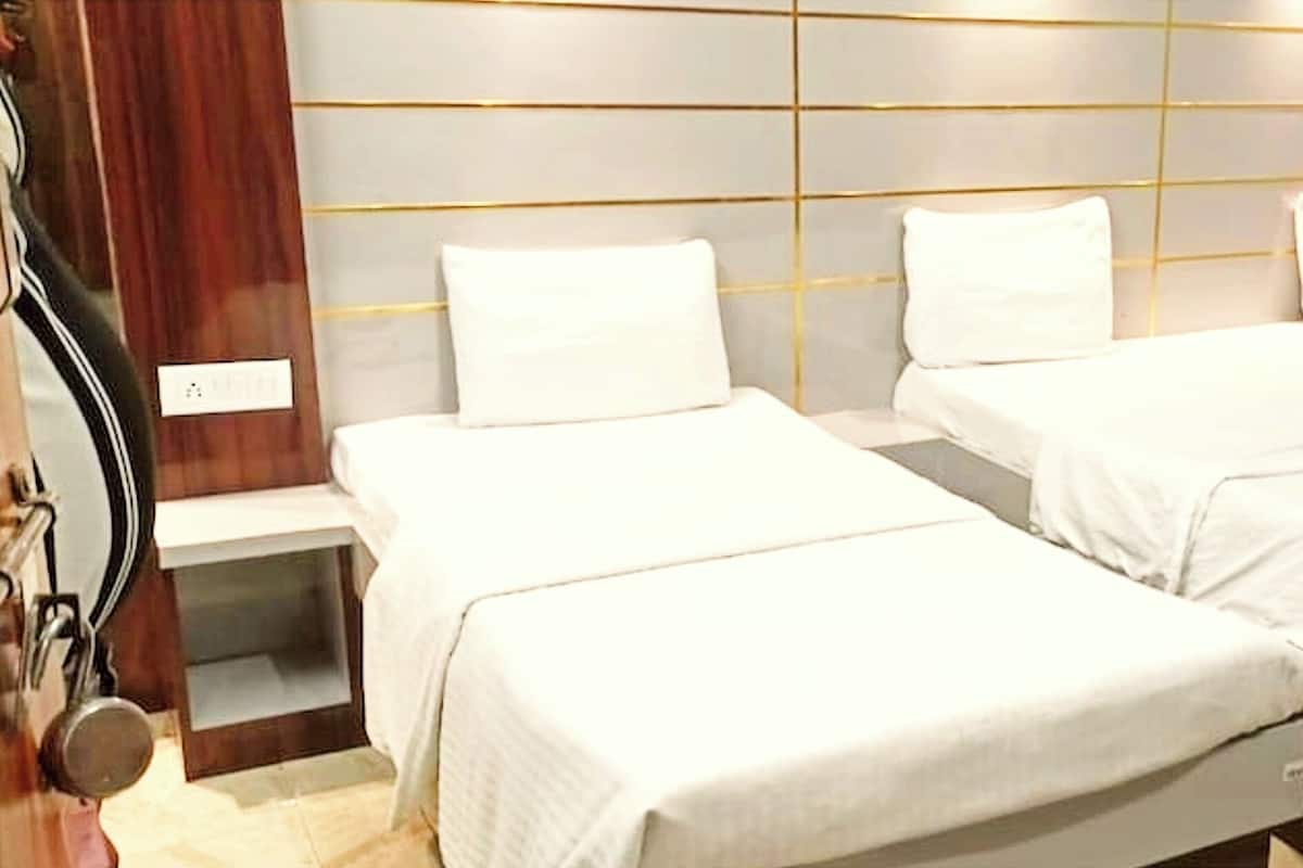 Quarto triplo luxo, vista para a cidade | Quartos à prova de som, roupa de cama