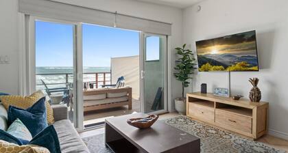 Private beach, toes on the Sand! Waterworld!