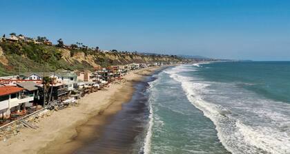 Ocean Front! Private beach, toes on the Sand!