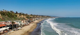 Ocean Front! Private beach, toes on the Sand!