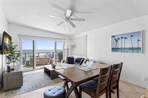 Smart-tv och ett bordtennisbord