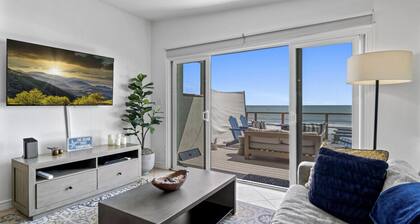 Ocean Front! Private beach, toes on the Sand!