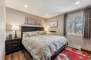 2 bedrooms, WiFi, bed sheets - Main St Condo with Fireplace & Mountain Views (Breckenridge)