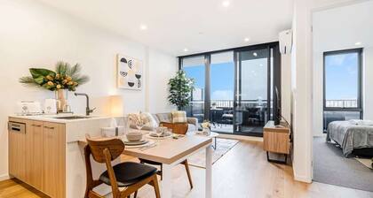 Ivanhoe Apartment: Balcony, Free Parking & Comfort