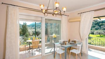 Family Apartment, Garden View | Living area