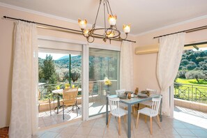 Family Apartment, Garden View | Living area - OLIA  APARTMENTS LYGIA (Lefkada)