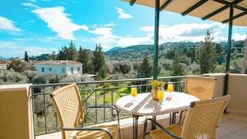 Family Apartment, Garden View | Teres/patio