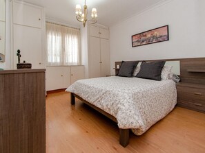2 habitaciones, tabla de planchar con plancha, internet y ropa de cama 
