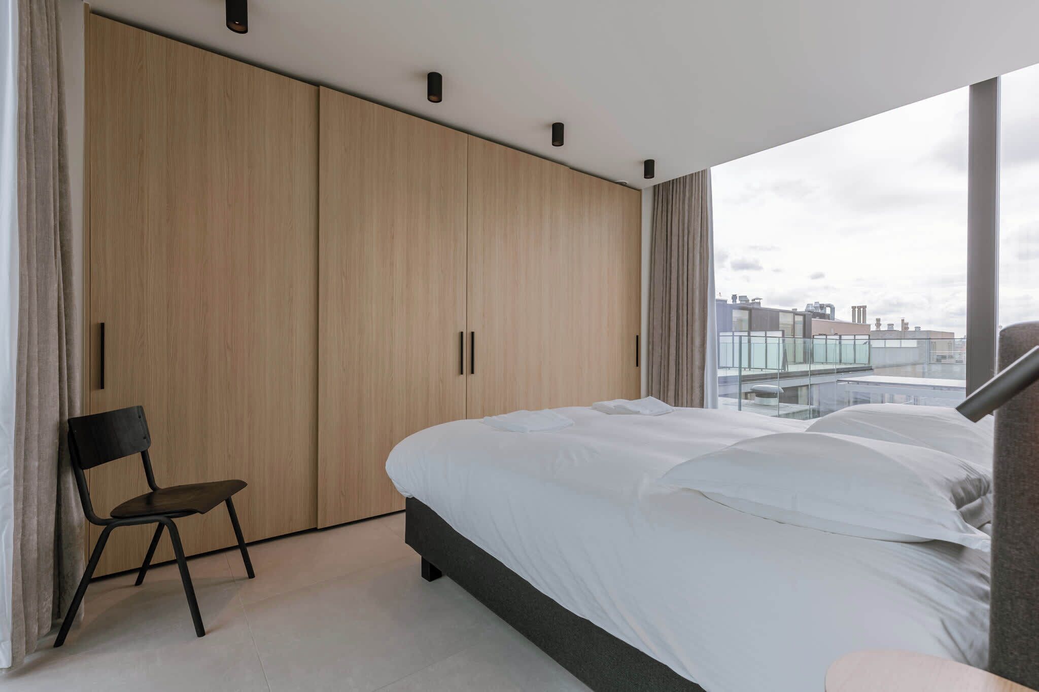 3 slaapkamers, een strijkplank/strijkijzer, wifi, beddengoed