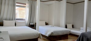 1 hálószoba és laptophoz jól használható munkafelület