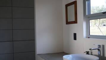 Chalet Confort, vista al lago | Baño | Regadera, toallas, papel de baño