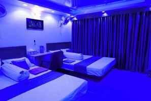 家庭双人房或双床房 | 免费 WiFi