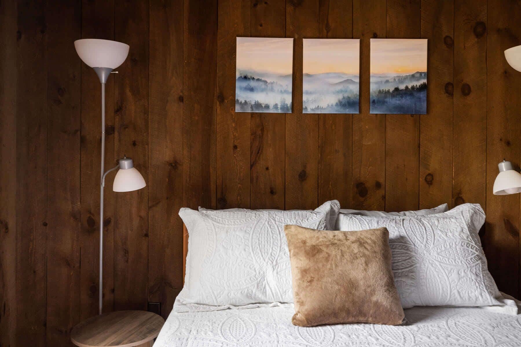 3 habitaciones, tabla de planchar con plancha, wifi y ropa de cama 