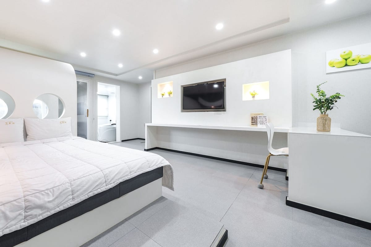 Basic Room, 1 Bedroom (Room 103 (Spa / BBQ))