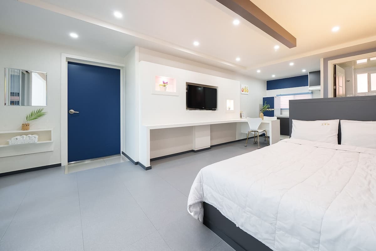 Basic Room, 1 Bedroom (Room 203 (Spa / BBQ))