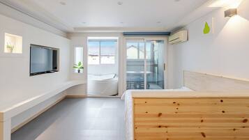 Basic Room, 1 Bedroom (Room 201 (Spa / BBQ)) | 1 bedroom, WiFi (free)