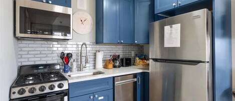 Fridge, oven, dishwasher, coffee/tea maker