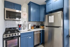 Fridge, oven, dishwasher, coffee/tea maker