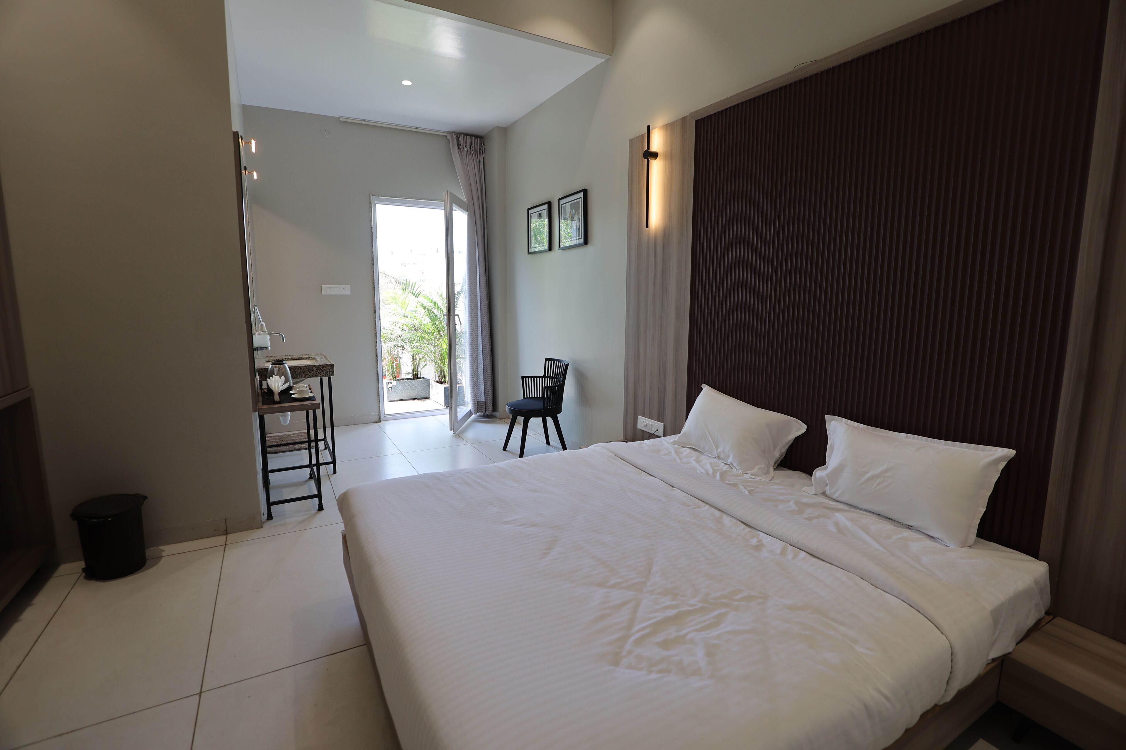 Deluxe Double or Twin Room | Desk, iron/ironing board, free WiFi