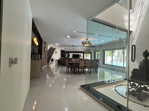 Spacious Luxury 6-bedroom villa with Private Pool in wonderful Nadiad