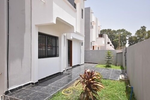 Charmante Maison Détachée à HLM Kénia, Côté Université Assane Seck