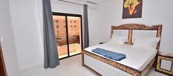 Charmante Maison Détachée à HLM Kénia, Côté Université Assane Seck