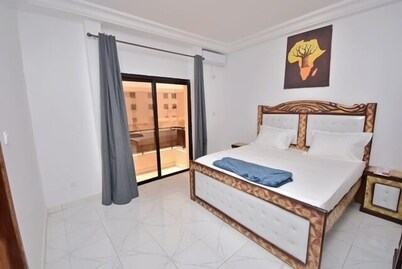 Charmante Maison Détachée à HLM Kénia, Côté Université Assane Seck