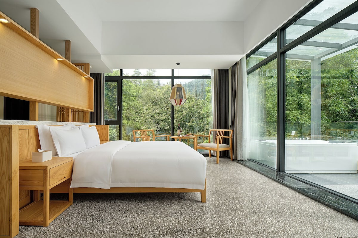 Classic Double Room, Hill View | 1 bedroom, desk, blackout curtains, soundproofing