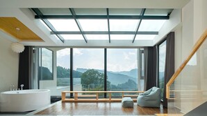 Economy Suite, Mountain View | Desk, blackout curtains, soundproofing, free WiFi - Serenity Valley - Zhangjiajie (Zhangjiajie)
