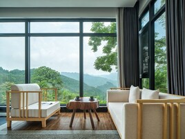 Basic Suite, Hill View | Desk, blackout drapes, soundproofing, free WiFi