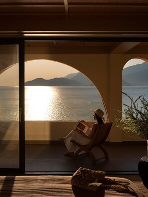 Luxury-Suite, Meerblick | Terrasse/Patio