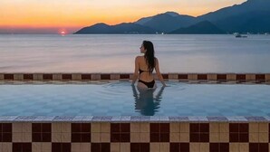 Hồ bơi ngoài trời, dù/ô trên bãi biển/hồ bơi 