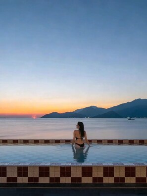 Outdoor pool, pool umbrellas
