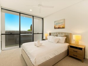 2 bedrooms, desk, WiFi, bed sheets