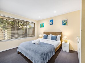 3 chambres, fer et planche à repasser, Wi-Fi, draps fournis