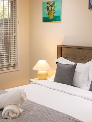 3 chambres, fer et planche à repasser, Wi-Fi, draps fournis