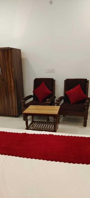 Desk, laptop workspace, free WiFi - RAGHAV STAY INN (Faizabad)