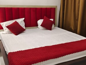 Deluxe Double Room, City View | Desk, laptop workspace, free WiFi - RAGHAV STAY INN (Faizabad)