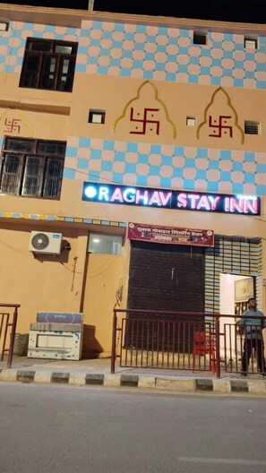 Deluxe Double Room, City View | Desk, laptop workspace, free WiFi - RAGHAV STAY INN (Faizabad)