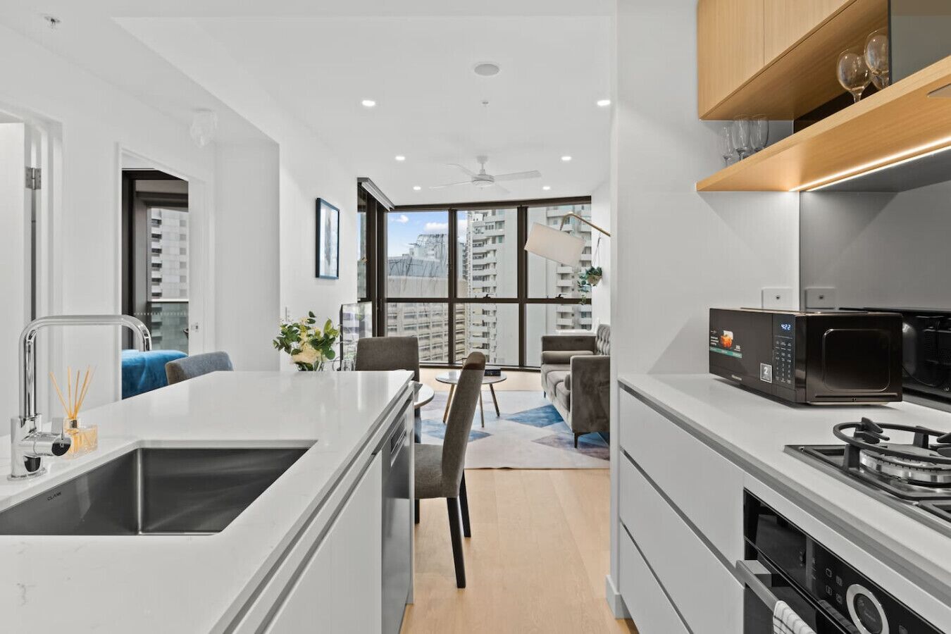 冰箱、微波炉、烤箱、炉灶