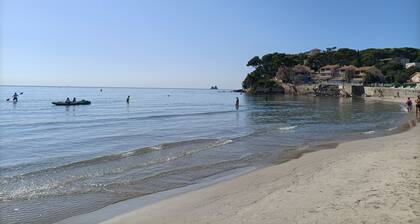 NEW AD:Exceptional villa just steps from the sea, air-conditioned rooms