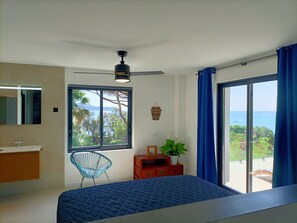 4 chambres, bureau, fer et planche Ă repasser, lit parapluie