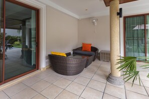 Terrace/patio - Luxury 4BR Villa with Private Pool & Jacuzzi (Thalang)
