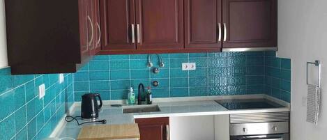 Fridge, microwave, coffee/tea maker, toaster