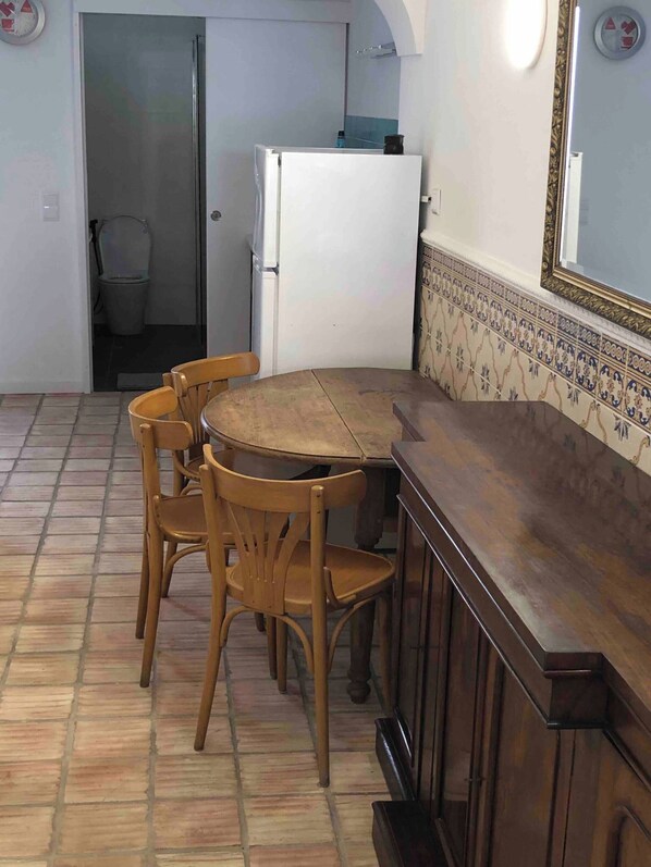 Unclassified image, 1 of 19, button