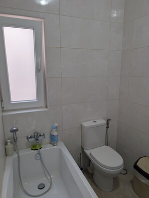 Bathroom - Private cosy room in a modern suburban penthouse (Ħal Luqa)