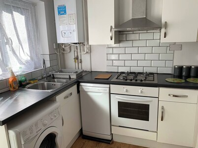 Stylish Home near Shopping - Book Summer Stays Now