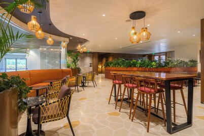 080 Transit Hotel T2