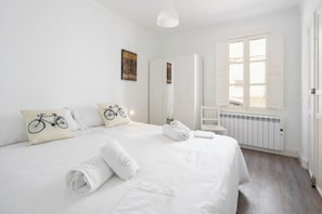3 chambres, fer et planche à repasser, Wi-Fi, literie fournie