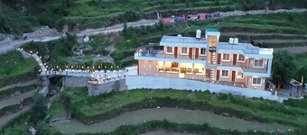 Yashasvi Himalayan Resort